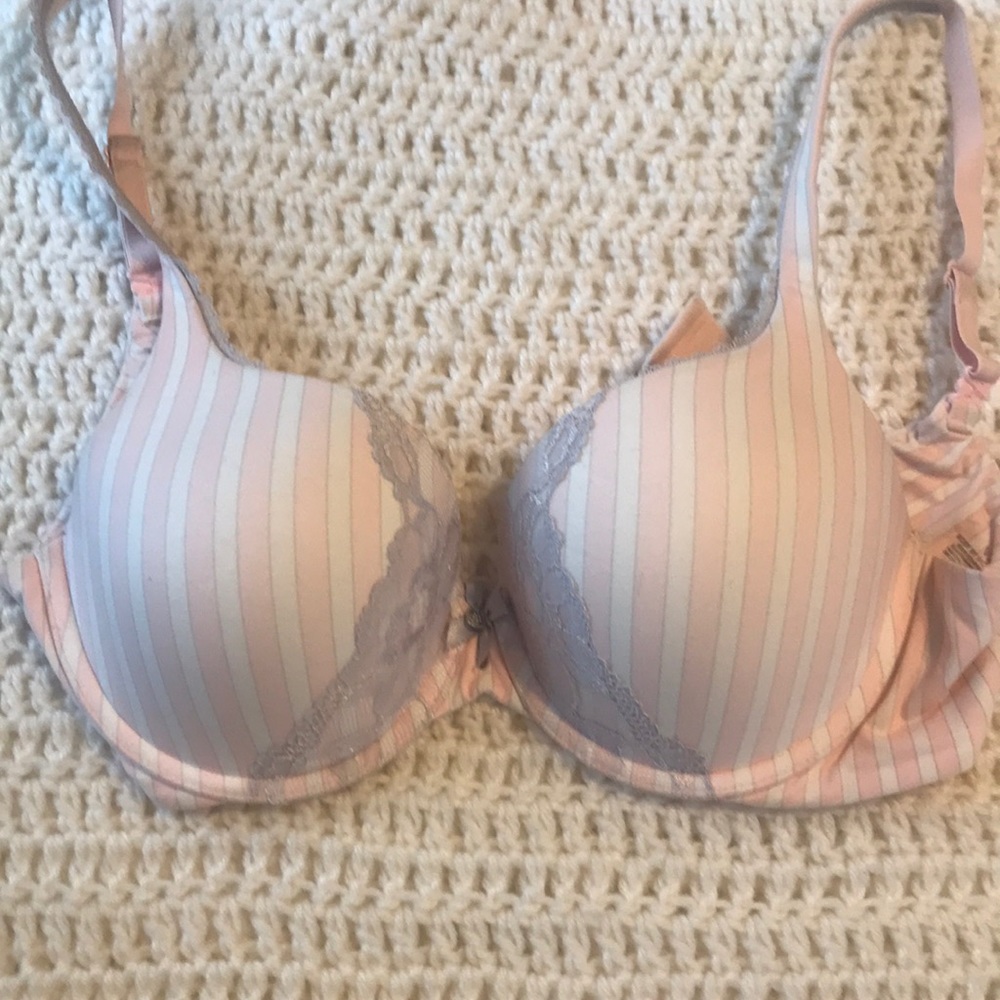 Victoria’s Secret Body by Victoria bra 34D
